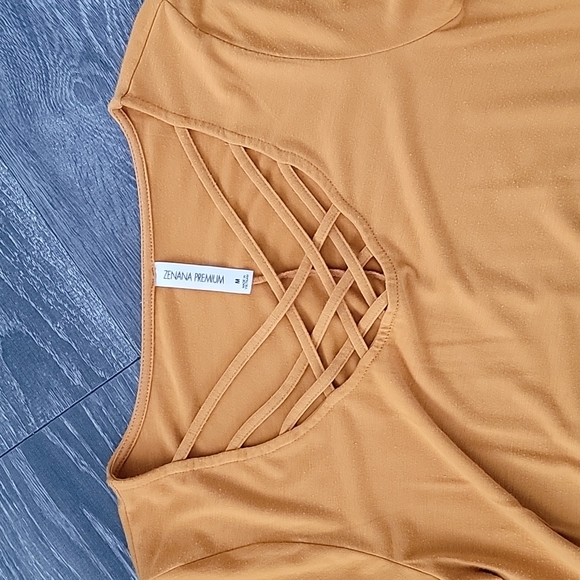 Dress - Picture 3 of 4